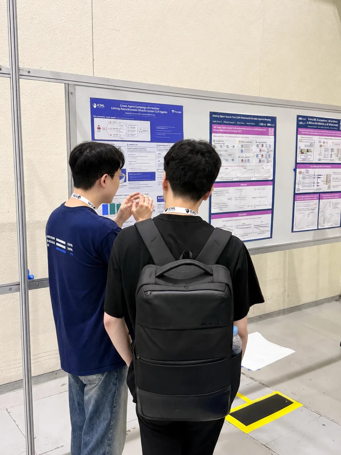 ICML 2026 AIWILD 워크숍에서 티냅스 AI팀이 포스터를 발표하는 모습